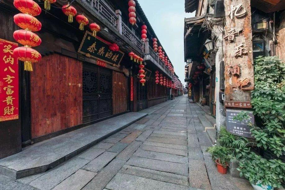 渐露王者姿态!追光PHEV带来百万级驾乘质感